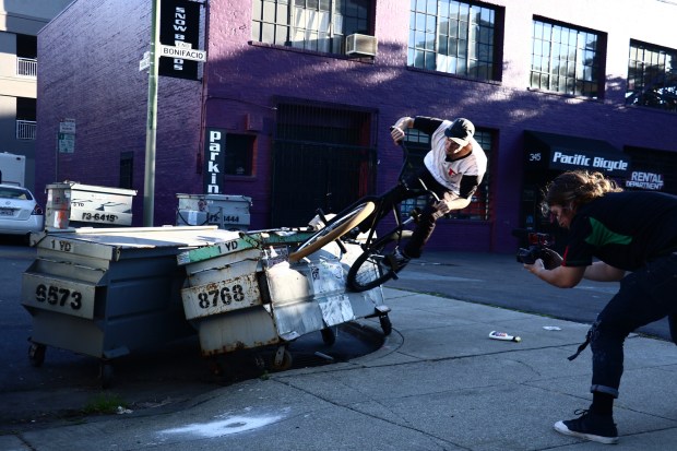 FGFS_SuperBowlSunday2016_MattReyes_DumpsterWallRide_PhotosArjunaRogers