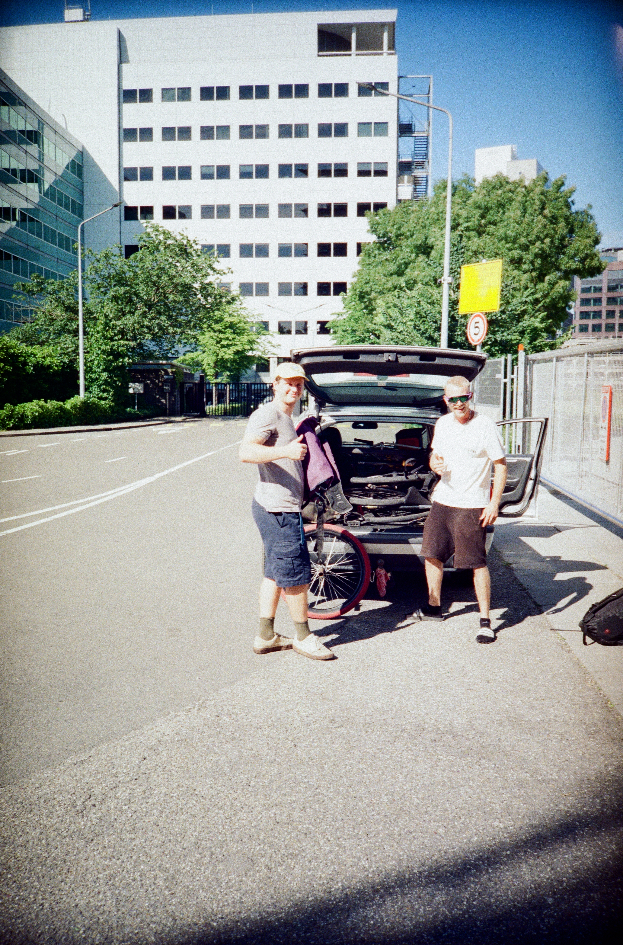 Stuffing the car with 5 bikes and 3 dudes